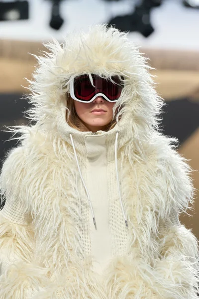 Look 57